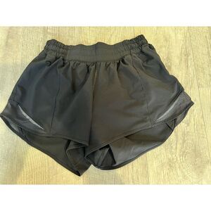 LULULEMON Hotty Hot Running Shorts Womens Size 6 Black Lined Brief 2"Inseam